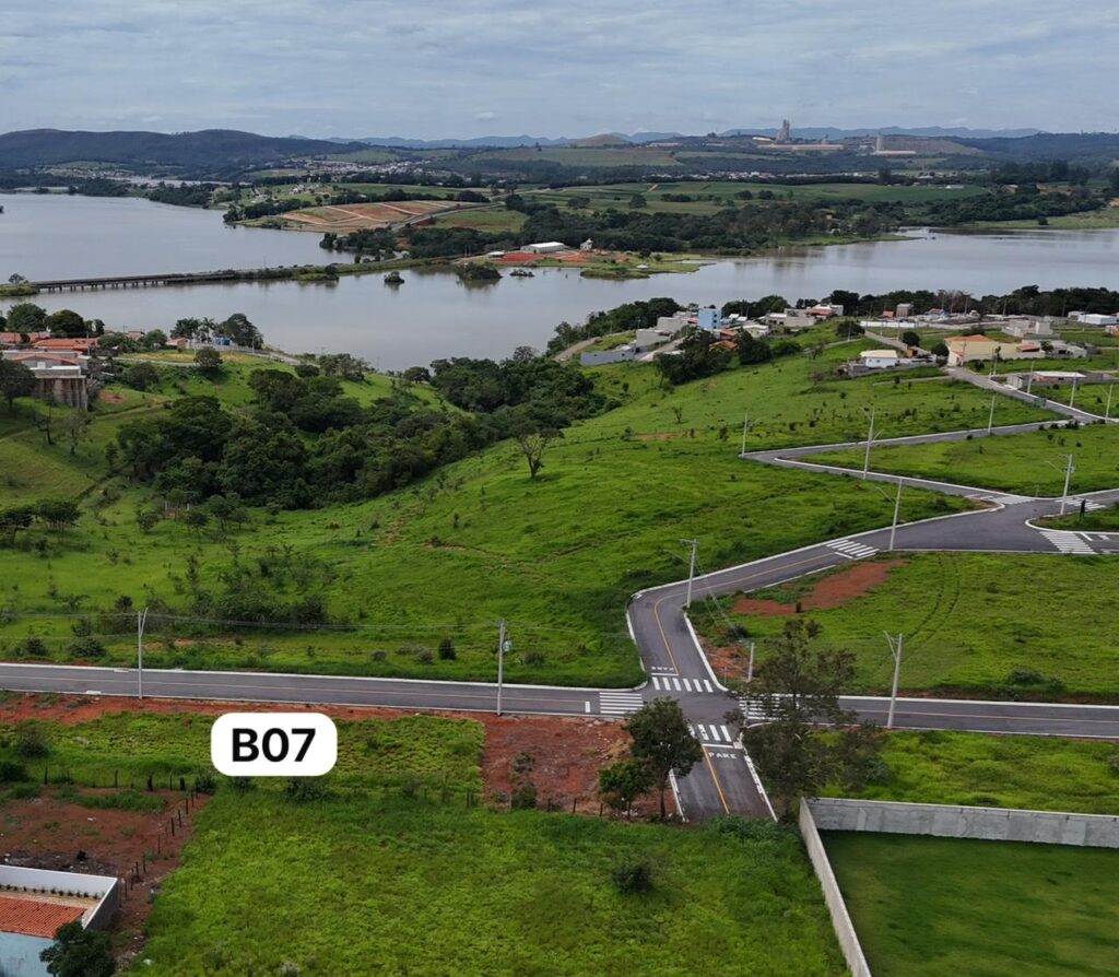 Lote B07 no Bairro Vista do Rio Grande, Macaia, MG